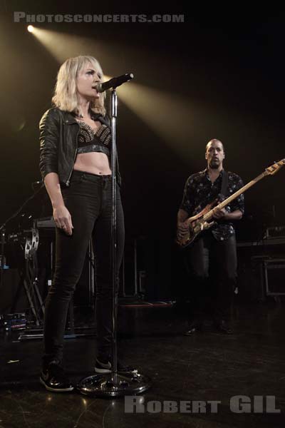 METRIC - 2018-11-08 - PARIS - Le Trianon - Emily Haines - Joshua Winstead